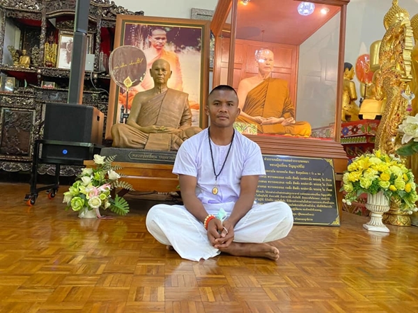 บัวขาว ปฏิบัติธรรมในวันเกิด บัวขาว ปฏิบัติธรรมในวันเกิด