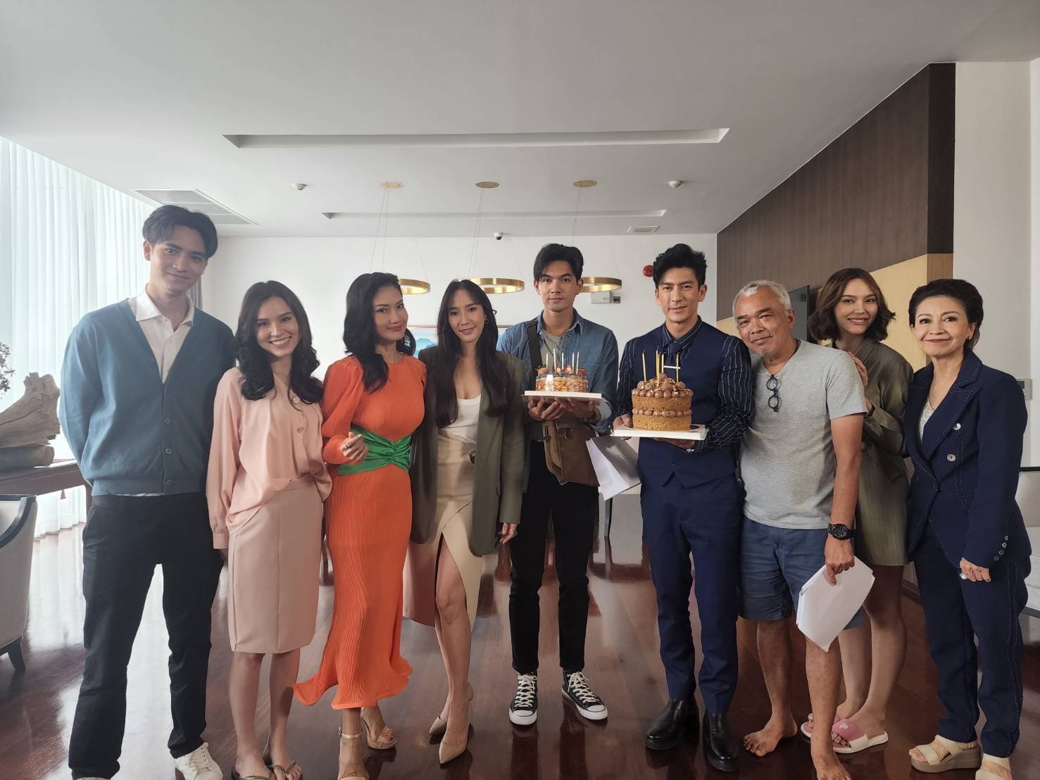 เข้ม หัสวีร์ปลื้มหนัก! ติ๊ก-อั้ม ยกเค้กเซอร์ไพรส์วันเกิดกลางกองละคร เข้ม หัสวีร์ปลื้มหนัก! ติ๊ก-อั้ม ยกเค้กเซอร์ไพรส์วันเกิดกลางกองละคร