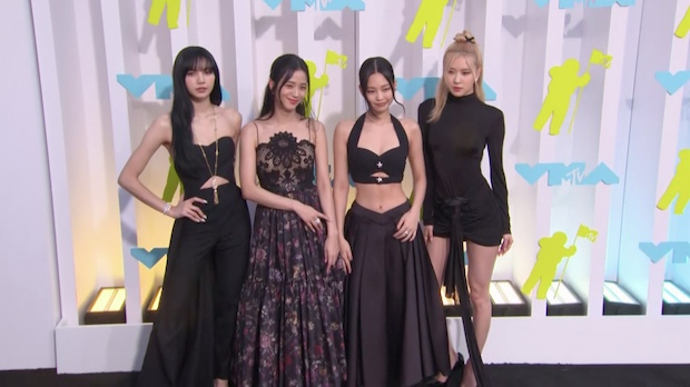 มือป่วนไม่หยุดปล่อย!! ภาพคู่ 'วี BTS - เจนนี่ BLACKPINK' แถมมีภาพคล้าย ‘ลิซ่า-จีซู’ ออกมาด้วย