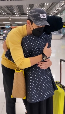 “ณัฏฐ์ เทพหัสดิน ณ อยุธยา” ส่งแม่ไปอเมริกา เตรียมบินตามไป (มีคลิป) “ณัฏฐ์ เทพหัสดิน ณ อยุธยา” ส่งแม่ไปอเมริกา เตรียมบินตามไป (มีคลิป)