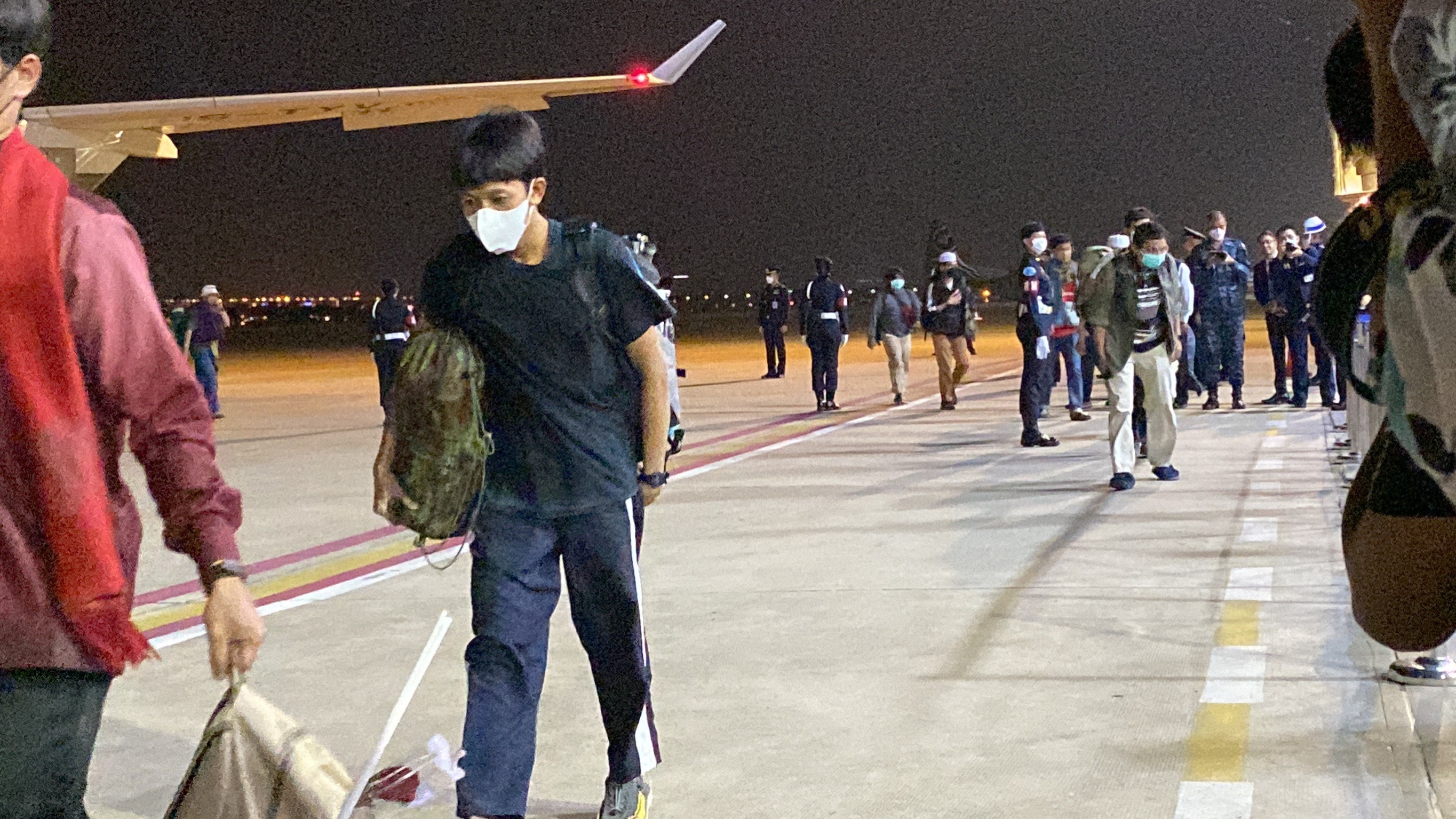 ประมวลภาพ นายกฯ รับ คนไทยในซูดาน ชุดแรก ประมวลภาพ นายกฯ รับ คนไทยในซูดาน ชุดแรก