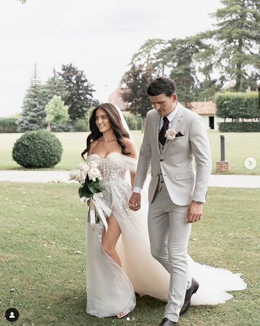 สีสัน “WAGs” เชียร์ทีมชาติอังกฤษปีนี้ ไม่หวือหวาแต่มานะ (มีคลิป)