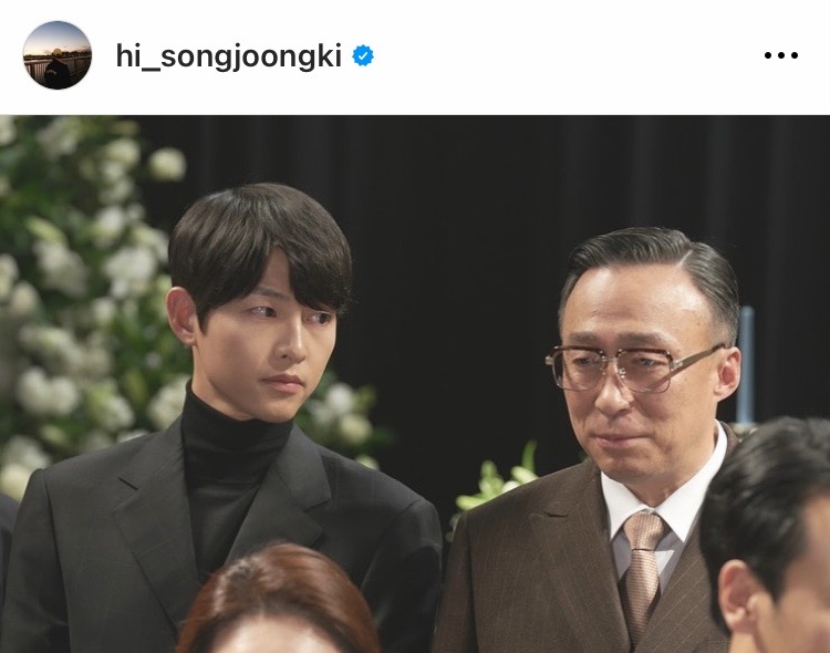 แม่ๆ ไทยแห่กดไลค์!! 'ซงจุงกิ' โพสต์ภาพคู่ 'อีซองมิน' คุณปู่ในซีรีส์ Reborn Rich