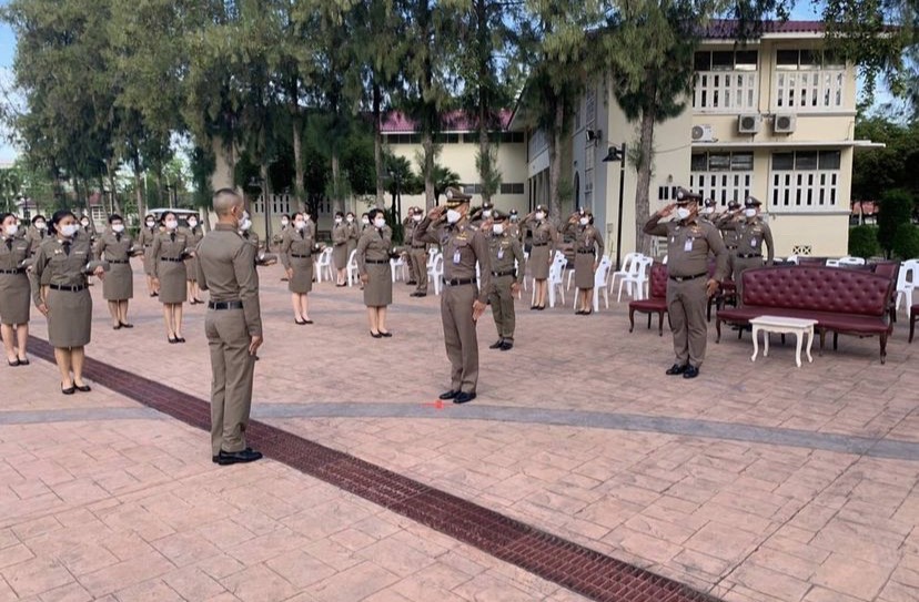 ผู้หมวดสงกรานต์ โพสต์ขอบคุณพ่อแม่ หลังสำเร็จการศึกษาโรงเรียนนายร้อยตำรวจ เพื่อนๆ แห่ยินดี