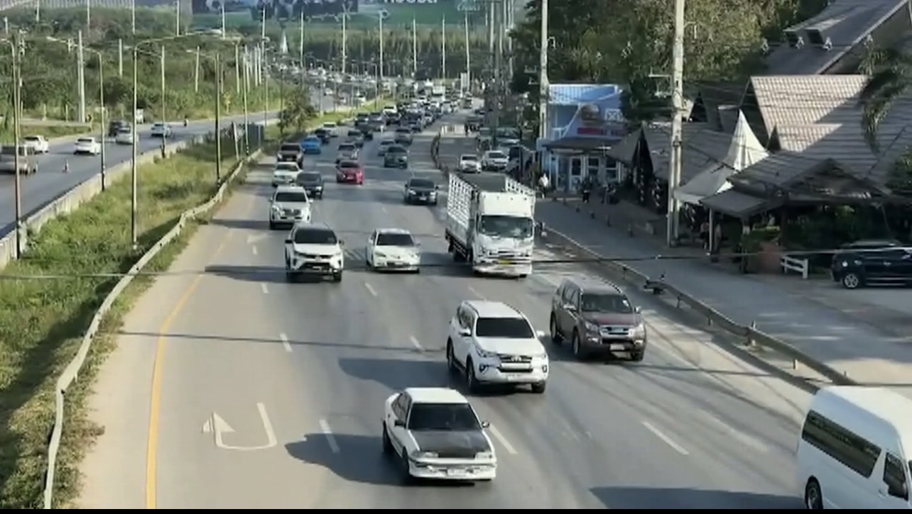 กลับแล้ว! จราจรถนนมิตรภาพติดขัด ตร.เปิดช่องทางพิเศษ