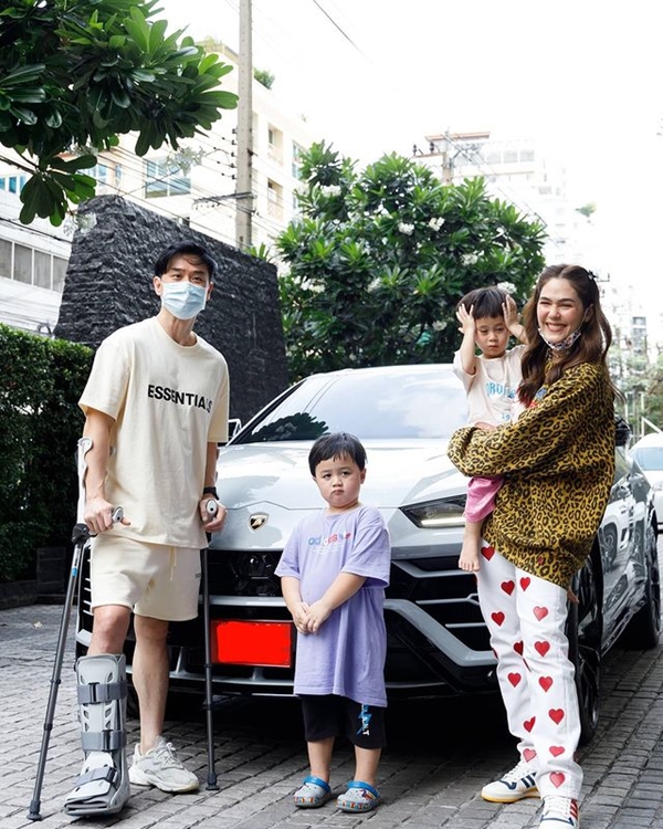 คนบันเทิง ร่วมทำบุญตักบาตร ในวันอาสาฬหบูชา ในยุคโควิดระบาด