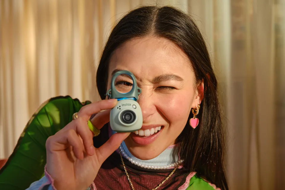 Fujifilm เปิดตัว “Instax Pal” กล้องดิจิทัลจิ๋วพกพา เล็กกว่าฝ่ามือ Fujifilm เปิดตัว “Instax Pal” กล้องดิจิทัลจิ๋วพกพา เล็กกว่าฝ่ามือ