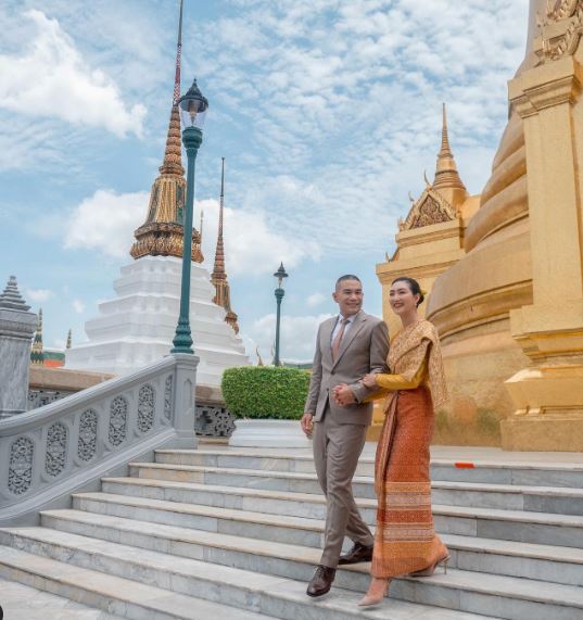 เปิดภาพ แพนเค้ก เขมนิจ ในชุดไทยสวยสง่า ออร่าเจ้าสาวจับ!