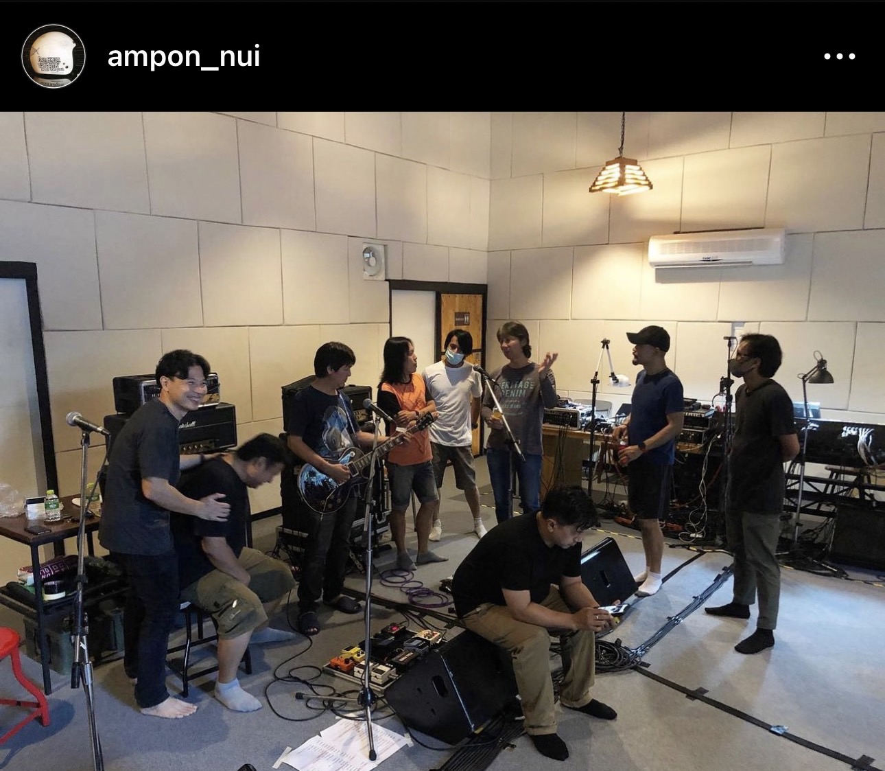 สุดเดือด! “หนุ่ย ไมโคร” ร่ายยาวแตกหักเพื่อนร่วมวง ลั่น อย่าเอาคำว่า ไมโคร มาเป็นเกราะกำบังหาเงิน สุดเดือด! “หนุ่ย ไมโคร” ร่ายยาวแตกหักเพื่อนร่วมวง ลั่น อย่าเอาคำว่า ไมโคร มาเป็นเกราะกำบังหาเงิน