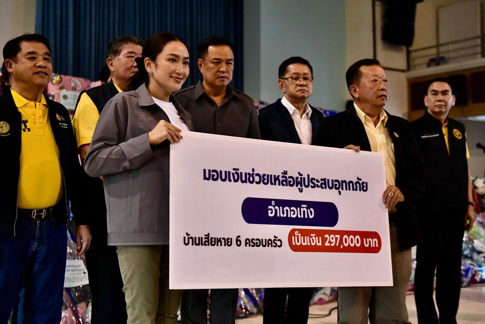 นายกฯ ลุยโคลนถึงค่ำ ฟื้นฟูเชียงราย ย้ำรัฐบาลไม่ทิ้งประชาชน นายกฯ ลุยโคลนถึงค่ำ ฟื้นฟูเชียงราย ย้ำรัฐบาลไม่ทิ้งประชาชน