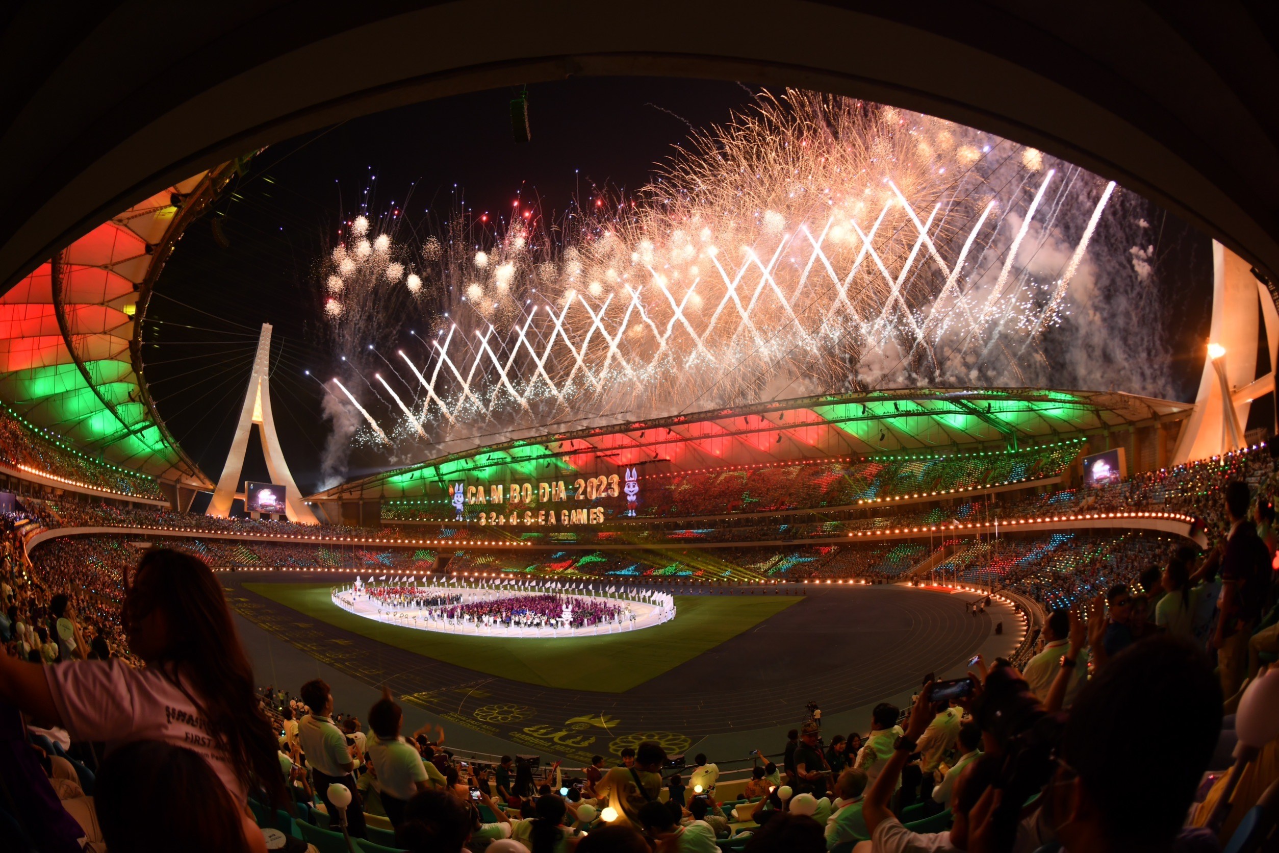 ประมวลภาพพิธีเปิด 'ซีเกมส์ 2023' กัมพูชาจัดยิ่งใหญ่อลังการ ประมวลภาพพิธีเปิด 'ซีเกมส์ 2023' กัมพูชาจัดยิ่งใหญ่อลังการ