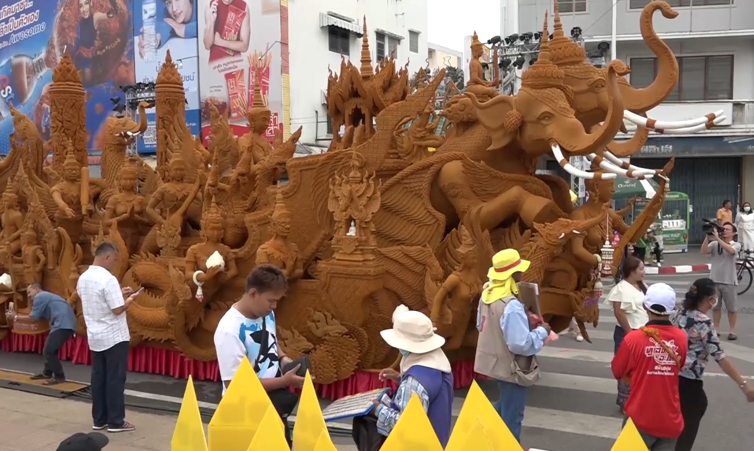 เปิดภาพ “แห่เทียนพรรษาโคราช” จัดยิ่งใหญ่อลังการ นทท.ร่วมงานคึกคัก เปิดภาพ “แห่เทียนพรรษาโคราช” จัดยิ่งใหญ่อลังการ นทท.ร่วมงานคึกคัก