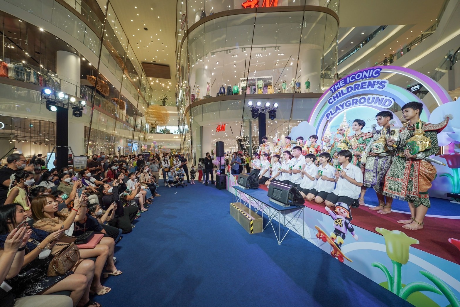 สวมชุดอาชีพในฝัน ร่วมงานวันเด็กที่ไอคอนสยาม สวมชุดอาชีพในฝัน ร่วมงานวันเด็กที่ไอคอนสยาม