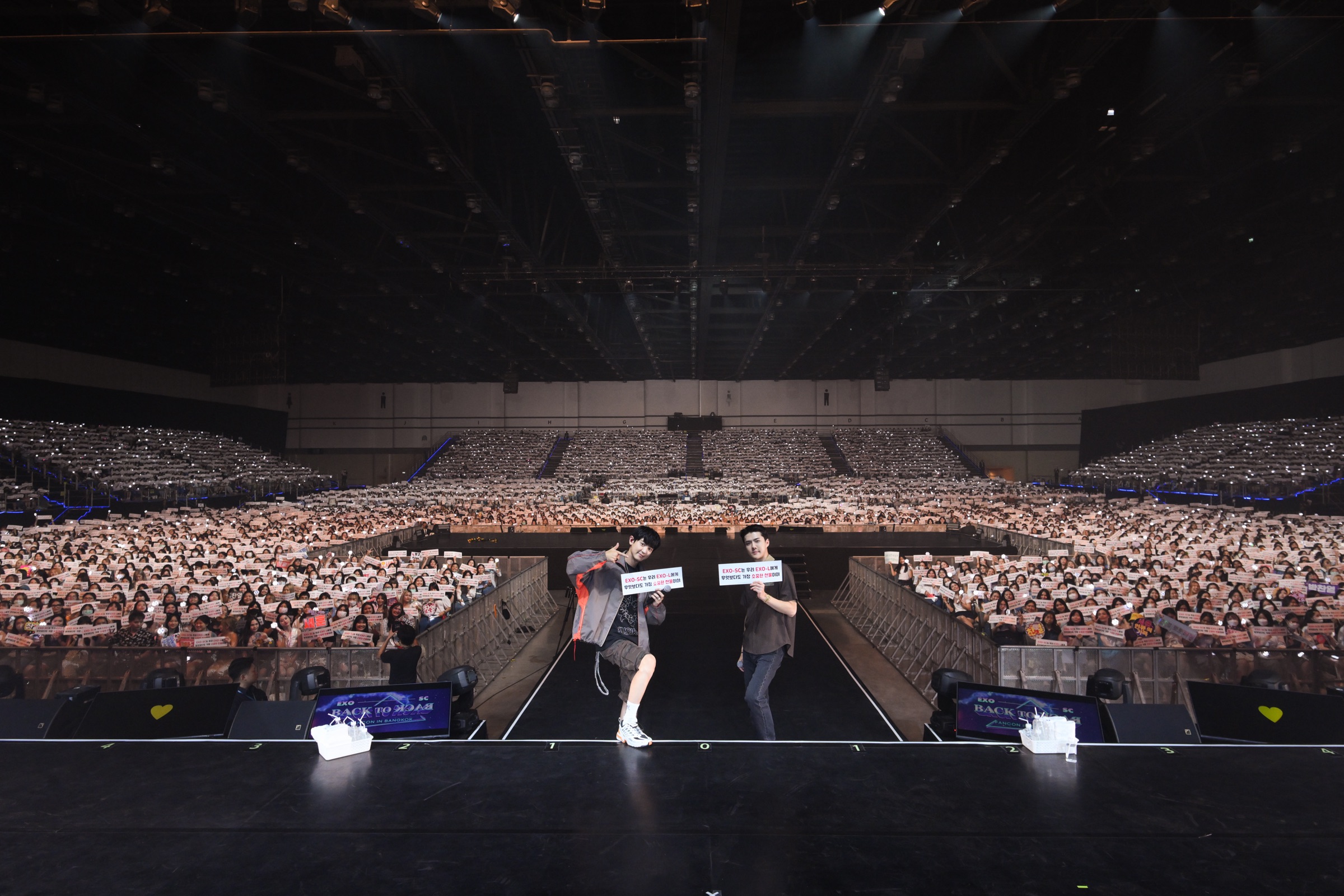 บรรยากาศสุดประทับใจ สุดยอดดูโอ้ EXO-SC เซฮุน-ชานยอล จัดแฟนคอนครั้งแรกในเมืองไทย บรรยากาศสุดประทับใจ สุดยอดดูโอ้ EXO-SC เซฮุน-ชานยอล จัดแฟนคอนครั้งแรกในเมืองไทย
