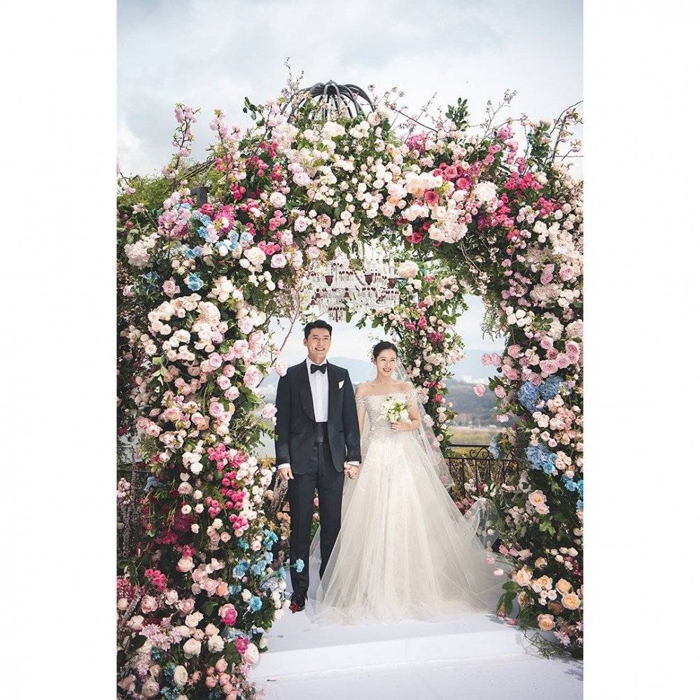 เผยแล้ว! ภาพพิธีวิวาห์อย่างเป็นทางการของ ฮยอนบิน และ ซนเยจิน โดยช่างภาพประจำงาน เผยแล้ว! ภาพพิธีวิวาห์อย่างเป็นทางการของ ฮยอนบิน และ ซนเยจิน โดยช่างภาพประจำงาน