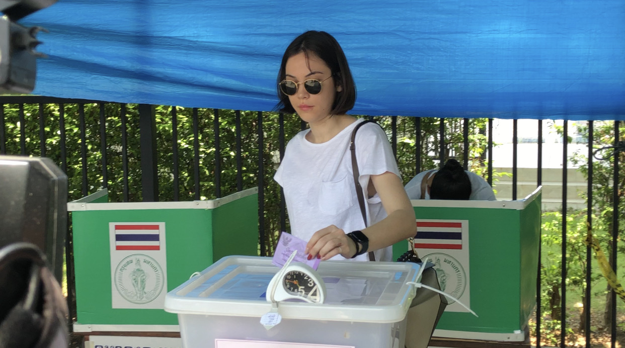 แอน-แต้ว-มิ้นต์-แมท นำทีมนางเอกแถวหน้าของเมืองไทยใช้สิทธิเลือกตั้งปี2566 แอน-แต้ว-มิ้นต์-แมท นำทีมนางเอกแถวหน้าของเมืองไทยใช้สิทธิเลือกตั้งปี2566