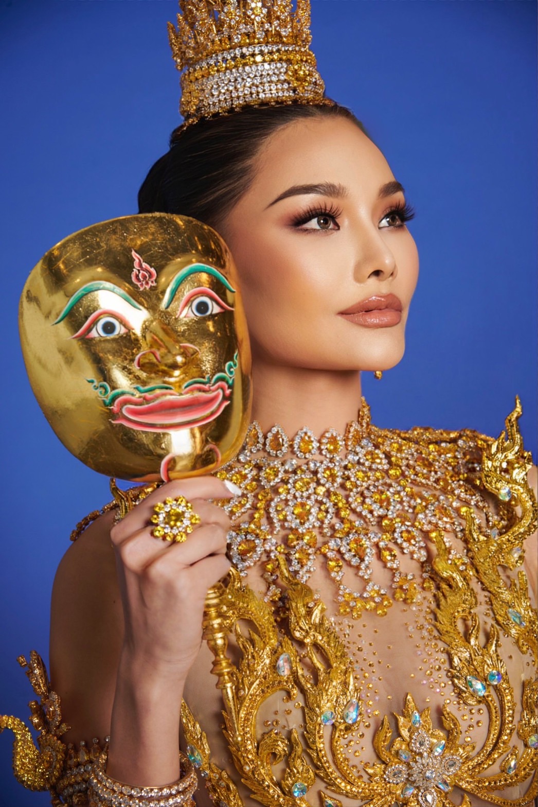 เฟิร์ส หวัง อวดความงดงามในชุดประจำชาติ การประกวด Miss & Mister Supranational 2023