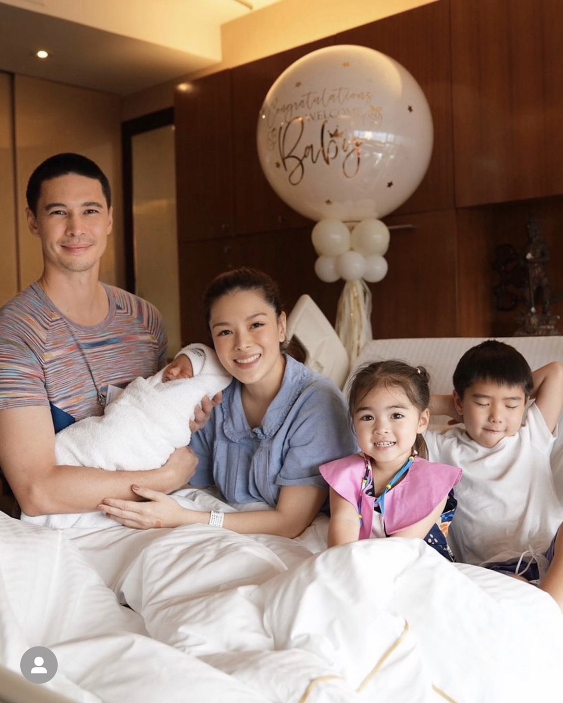 แมทธิว โพสต์ภาพแซว ลูกสาวหลัง น้อง เดมี่-ดีแลน เริ่มทำหน้าที่พี่สาวพี่ชายแล้ว!
