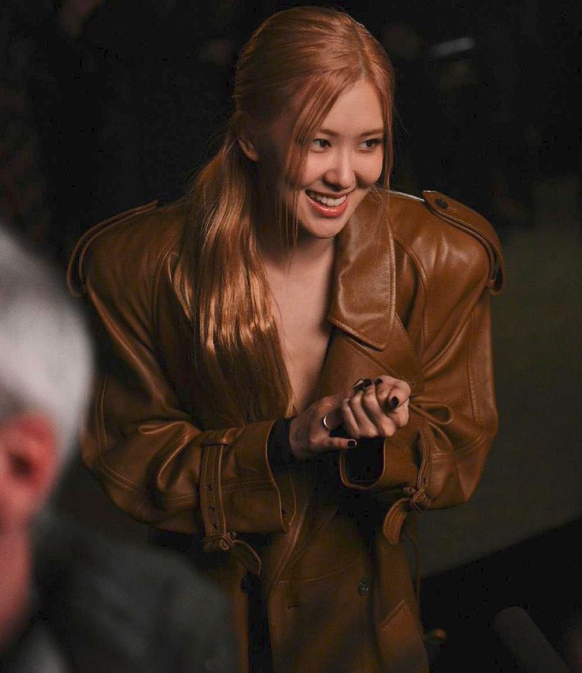 ส่องลุคฮอตแซ่บ!! ‘มาร์ค ต้วน-โรเซ่ BLACKPINK-คิโกะ’ บุกแฟชั่นโชว์ YSL ที่ปารีส ส่องลุคฮอตแซ่บ!! ‘มาร์ค ต้วน-โรเซ่ BLACKPINK-คิโกะ’ บุกแฟชั่นโชว์ YSL ที่ปารีส