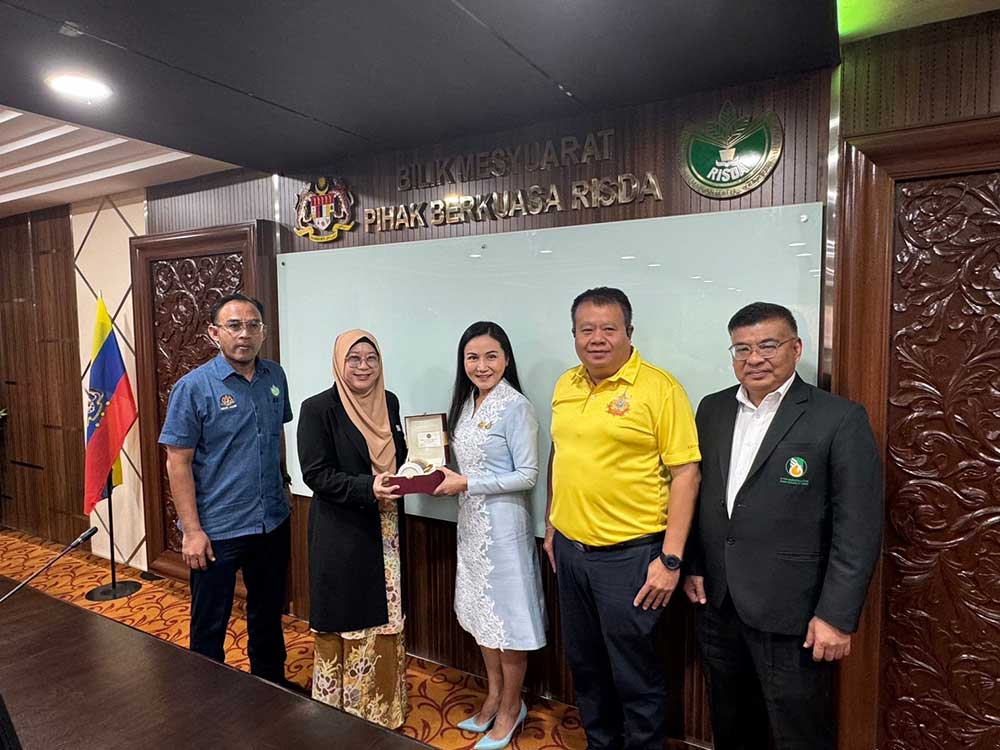 “นฤมล” เผย กยท. เดินหน้า เตรียมจับมือ RISDA มาเลเซีย มุ่งพัฒนาอาชีพการทำสวนยาง “นฤมล” เผย กยท. เดินหน้า เตรียมจับมือ RISDA มาเลเซีย มุ่งพัฒนาอาชีพการทำสวนยาง