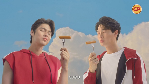 กองทัพไรเดอร์ แจกไส้กรอก CP ใน แคมเปญไส้กรอก CP กินดีทุกเช้า พร้อมทุกเช้า  (มีคลิป)