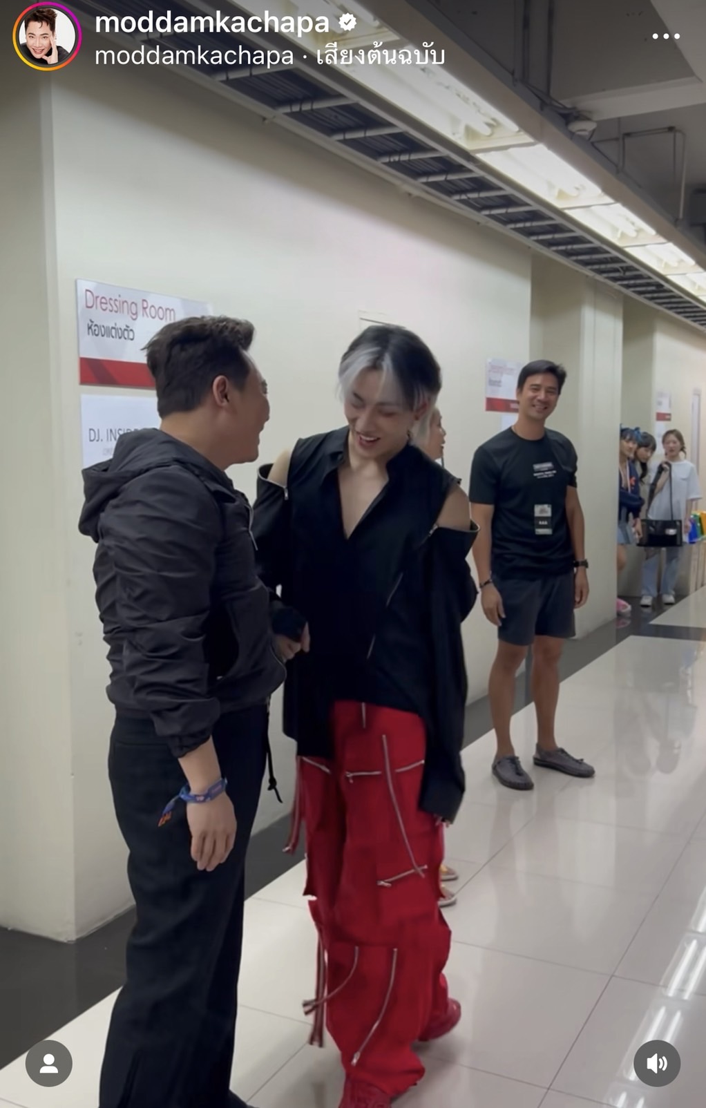 มดดำ กอดแบมแบม  ได้เจอกันครั้งแรก หลังมีกระแสดราม่า 2 ปีก่อน