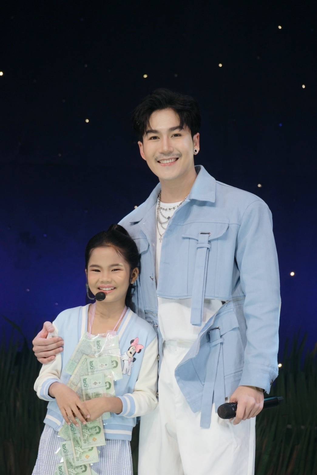 “นก พงศกร” ฝากตัว “น้องอะอาย สกุณาพร” สู่คณะหมอลำ คณะเสียงวิหก “นก พงศกร” ฝากตัว “น้องอะอาย สกุณาพร” สู่คณะหมอลำ คณะเสียงวิหก