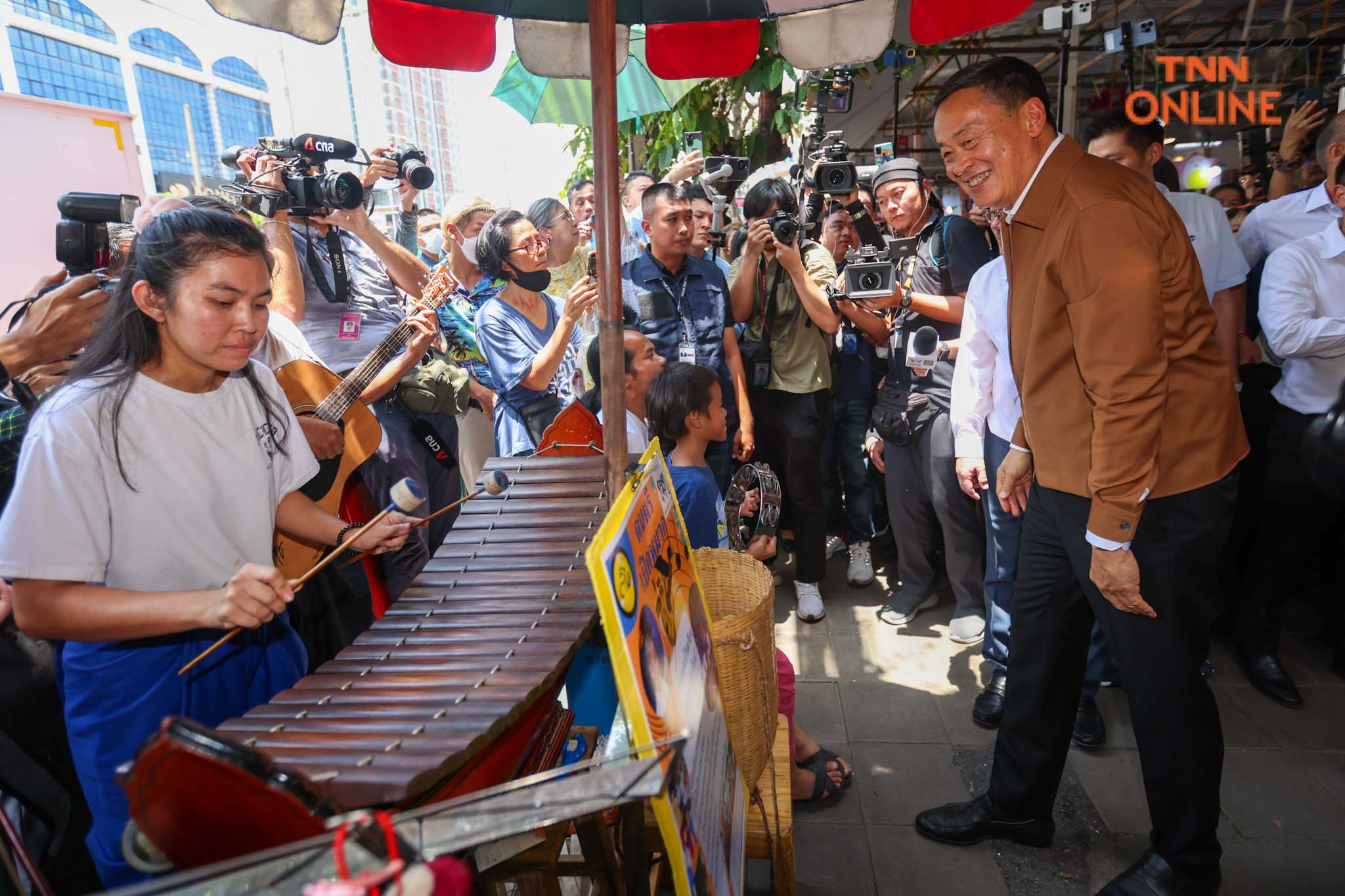 “เศรษฐา” ลงพื้นที่พบ ปชช. พบป่ะผู้ค้าเตรียมแก้ไขปัญหาค่าครองชีพ 