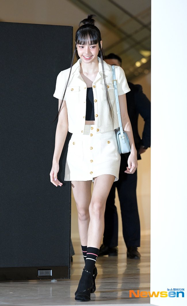 สร้างปรากฎการณ์อีกครั้ง!! ‘ลิซ่า-วี-พัคโบกอม’ รวมตัวในอีเวนต์ CELINE กรุงโซล สร้างปรากฎการณ์อีกครั้ง!! ‘ลิซ่า-วี-พัคโบกอม’ รวมตัวในอีเวนต์ CELINE กรุงโซล