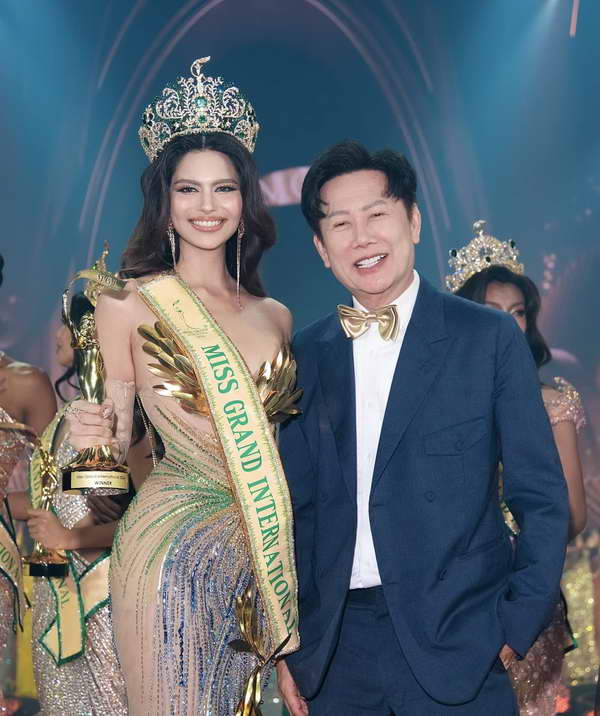 สนใจทักด่วน! บอสณวัฒน์ ขายลิขสิทธิ์มิสแกรนด์ฯปี2026 ราคาเบาๆ100ล้าน! สนใจทักด่วน! บอสณวัฒน์ ขายลิขสิทธิ์มิสแกรนด์ฯปี2026 ราคาเบาๆ100ล้าน!