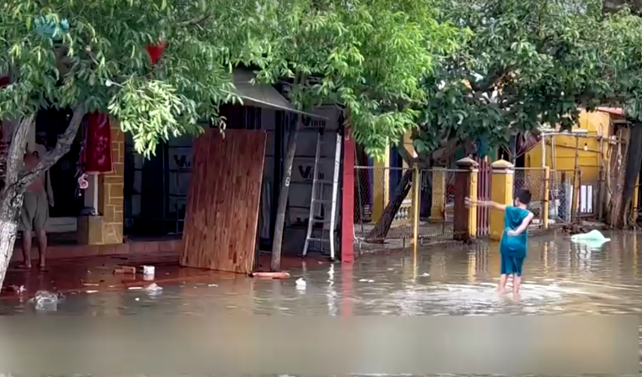 เปิดภาพ ‘ฮอยอัน’ เจอพายุโนรูถล่มหนัก เมืองมรดกโลกจมบาดาล