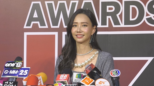 เต้ย จรินทร์พร ยืนยันโสดสนิท/ยินดีมิวมีลูก (มีคลิป) เต้ย จรินทร์พร ยืนยันโสดสนิท/ยินดีมิวมีลูก (มีคลิป)