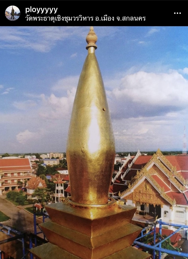 เบลล่า ราณี ถวายทองคำ 103 บาท ปิดทองพระธาตุเชิงชุม
