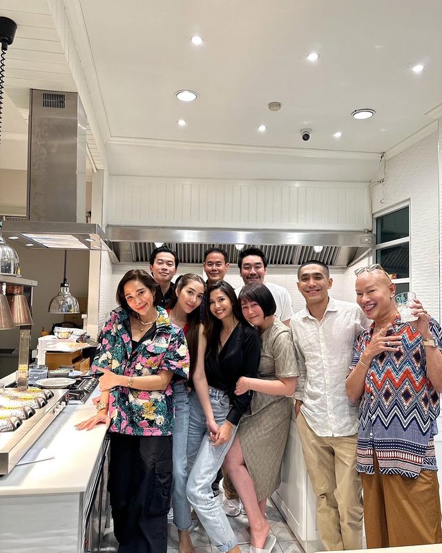 ชาวเน็ตซูมตาแตก แอบลุ้นใครคู่ใคร ยังไงดี ชาวเน็ตซูมตาแตก แอบลุ้นใครคู่ใคร ยังไงดี