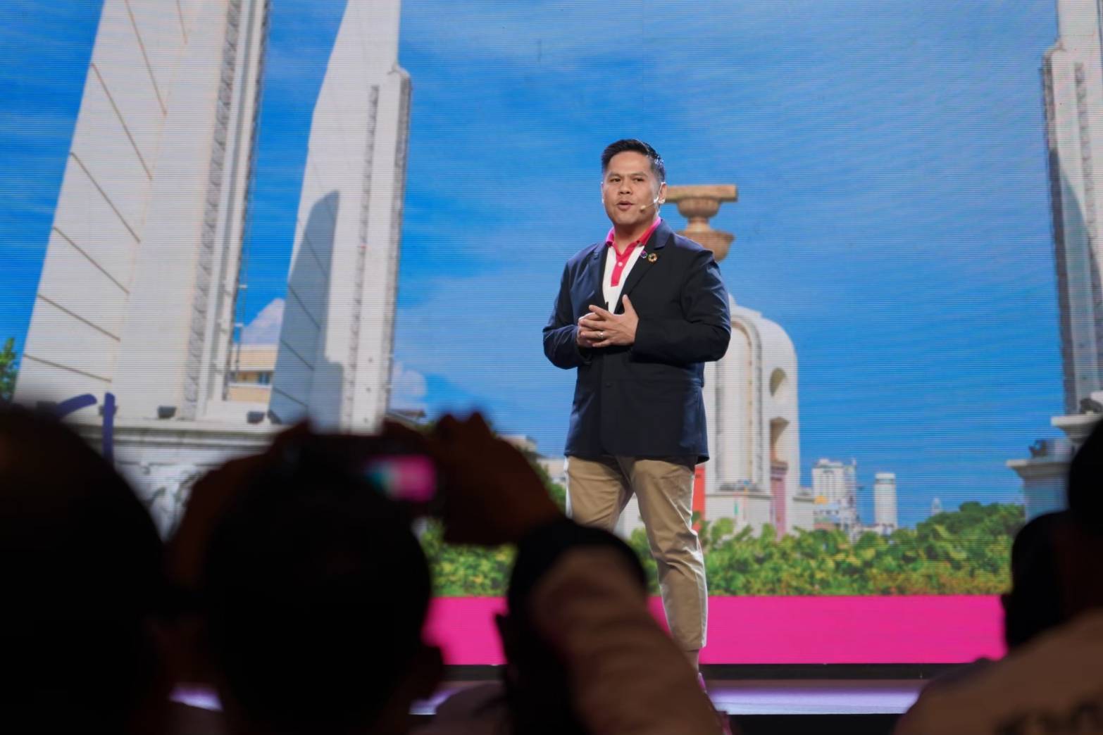 เลือกตั้ง 2566 เปิดใจทายาทมังกรสุพรรณฯ โค้งสุดท้าย! วราวุธ ชูนโยบาย Wow! Thailand เลือกตั้ง 2566 เปิดใจทายาทมังกรสุพรรณฯ โค้งสุดท้าย! วราวุธ ชูนโยบาย Wow! Thailand