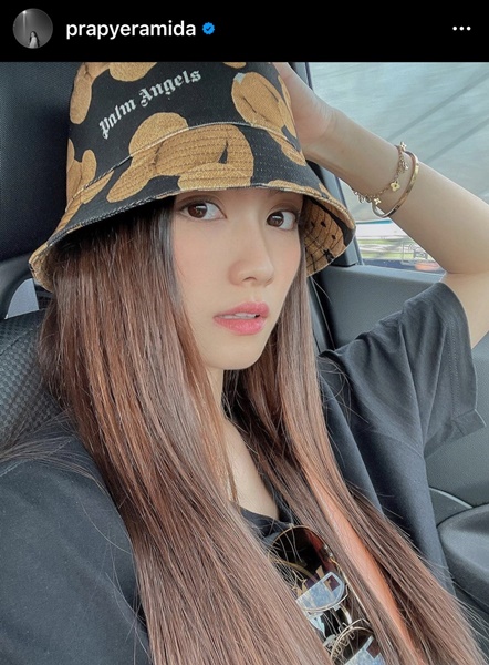 ชาวเน็ตเฉลยสาวปริศนาที่ไปเช่ารถ กับ เวียร์ คือเธอคนนี้? ชาวเน็ตเฉลยสาวปริศนาที่ไปเช่ารถ กับ เวียร์ คือเธอคนนี้?