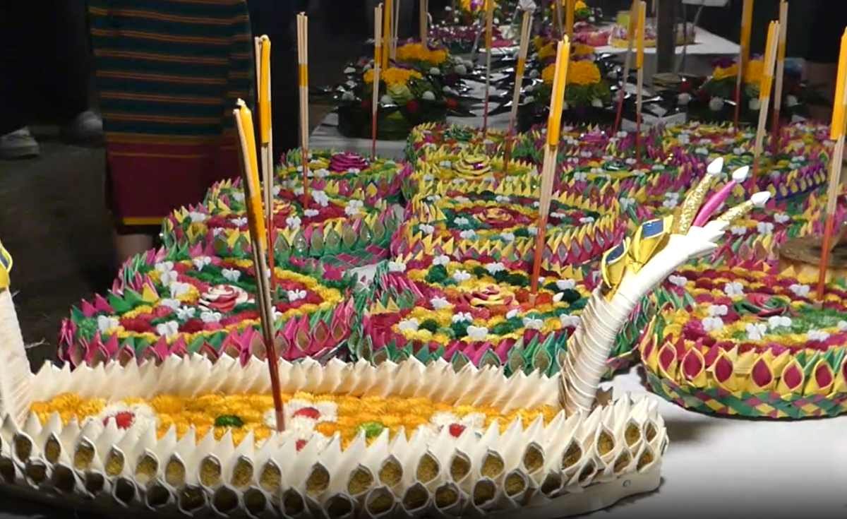 แห่เที่ยวลอยกระทงสุโขทัย 5 วัน ทะลุ 1 แสนคน แห่เที่ยวลอยกระทงสุโขทัย 5 วัน ทะลุ 1 แสนคน