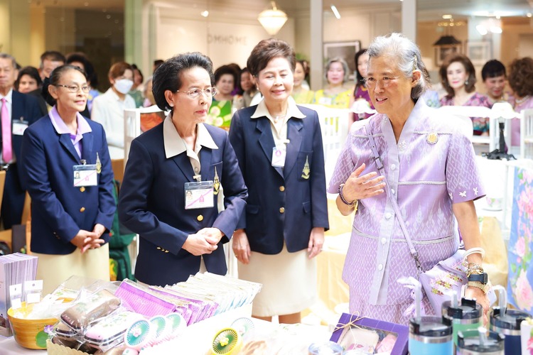 สมเด็จพระกนิษฐาธิราชเจ้า กรมสมเด็จพระเทพฯ เสด็จฯไปทรงเป็นประธานเปิดงาน “สานสายใยเพื่อผลิตภัณฑ์สายใจไทย ครั้งที่ ๒๖ ” สมเด็จพระกนิษฐาธิราชเจ้า กรมสมเด็จพระเทพฯ เสด็จฯไปทรงเป็นประธานเปิดงาน “สานสายใยเพื่อผลิตภัณฑ์สายใจไทย ครั้งที่ ๒๖ ”