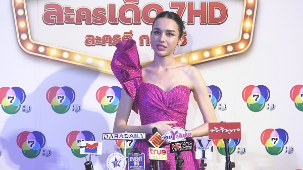 “สกาย มาเรีย” ไม่หวั่นกระแสเปรียบเทียบ “ชมพู่” ในละคร (มีคลิป)   