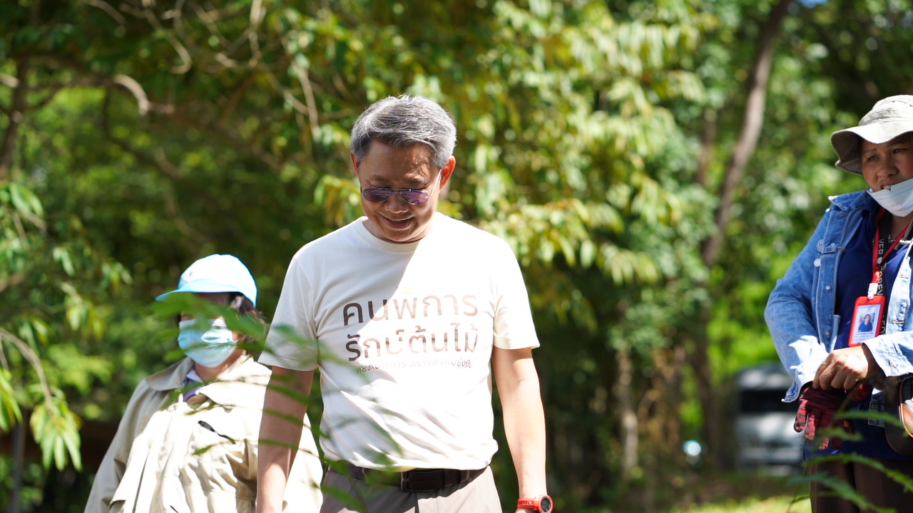 คนดีต้องมีที่ยืน โลกต้องดีกว่า : คนพิการ “รัก(ษ์)ปลูก ป่า” กลางหุบเขาแจ้ซ้อน