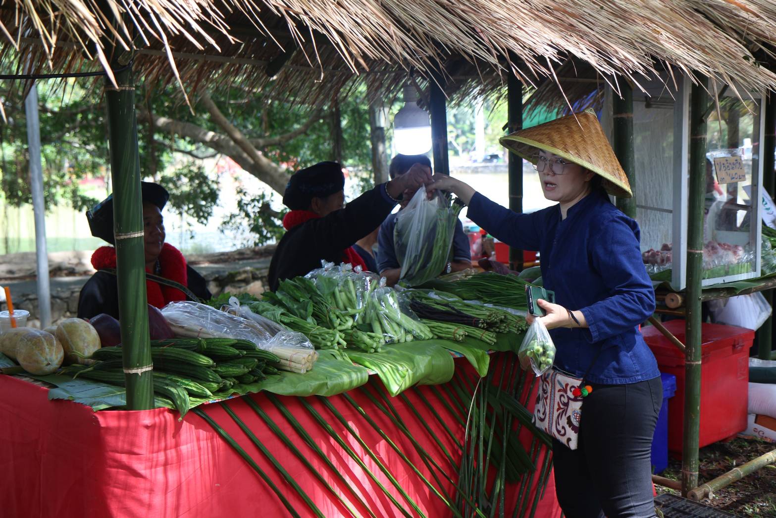 กาดต้มโป่ง ฮอมสุข จ.เชียงราย โมเดลการจัดตลาดสีเขียวในท้องถิ่น กาดต้มโป่ง ฮอมสุข จ.เชียงราย โมเดลการจัดตลาดสีเขียวในท้องถิ่น