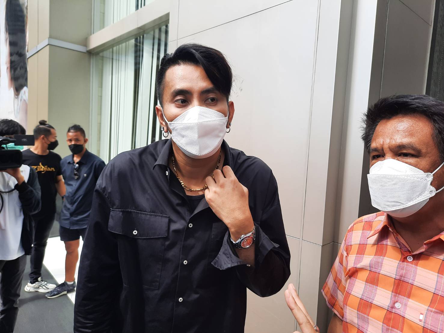 เคลียร์ใจ !! บอล เชิญยิ้ม จับมือ โชค รถแห่ ยืนยันงานคู่ที่รับไว้ทุกอย่างเหมือนเดิม เคลียร์ใจ !! บอล เชิญยิ้ม จับมือ โชค รถแห่ ยืนยันงานคู่ที่รับไว้ทุกอย่างเหมือนเดิม