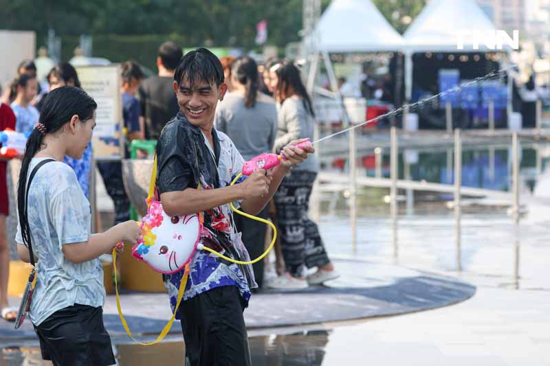 สาดความมัน 2 วันสุดท้าย สงกรานต์ริมเจ้าพระยาที่ไอคอนสยาม สาดความมัน 2 วันสุดท้าย สงกรานต์ริมเจ้าพระยาที่ไอคอนสยาม