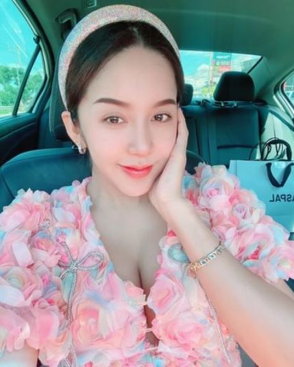 เปิดวาร์ป เมียโชครถแห่ สาวสวยหุ่นแซ่บ ดีกรีเคยเป็นนักร้อง