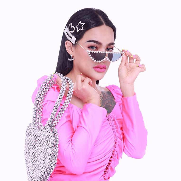 งานเข้า พิมรี่พาย หลังภาพวาดศิลปินชื่อดังโผล่ในเพลงใหม่ เจ้าของภาพเผย ไม่ได้ร่วมงานและไม่ได้ขายภาพนี้