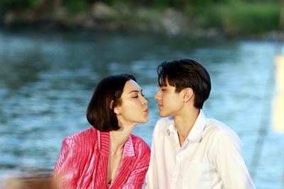 ตัวแม่ทำงาน “แมท” หมั่นเขี้ยว “ไมกี้” จู่โจมแจกจุ๊บหวาน ตัวแม่ทำงาน “แมท” หมั่นเขี้ยว “ไมกี้” จู่โจมแจกจุ๊บหวาน