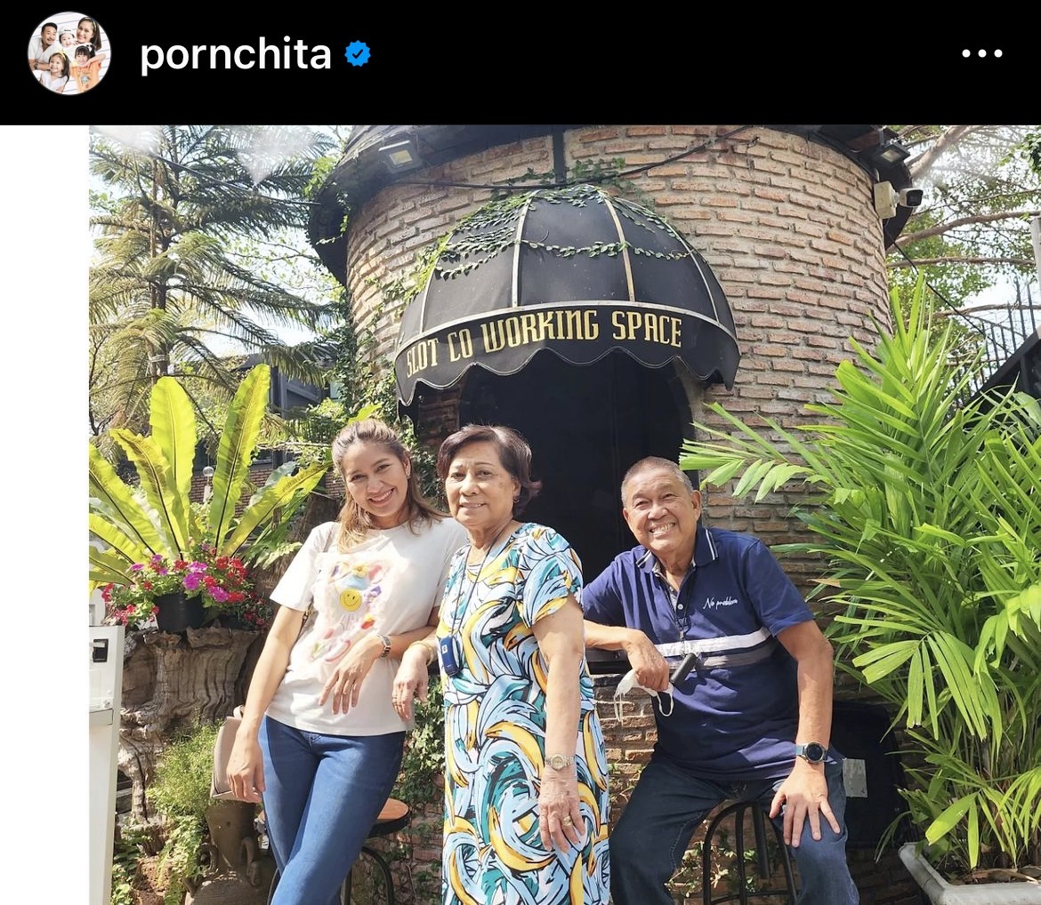เบนซ์ พรชิตา ควงคุณแม่ เล่าย้อนความรักความหวงในอดีต พร้อมอัปเดปอาการคุณแม่ 
