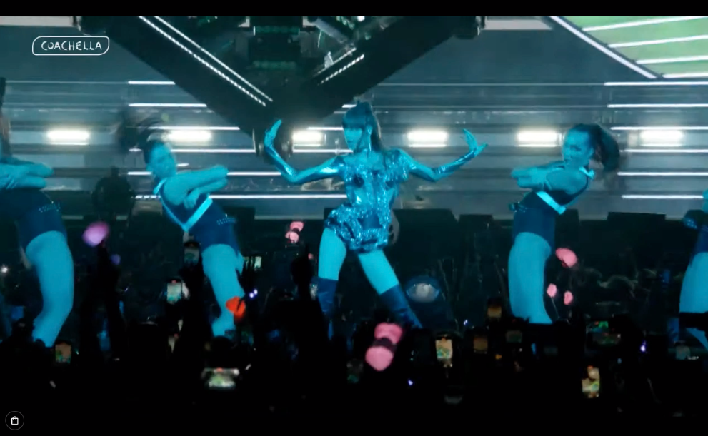 'ลิซ่า' ผงาดที่ Coachella!! นักร้องไทยคนแรกขึ้นโชว์เป็นศิลปินเฮดไลน์ พา MONEY ครองเทรนด์ 