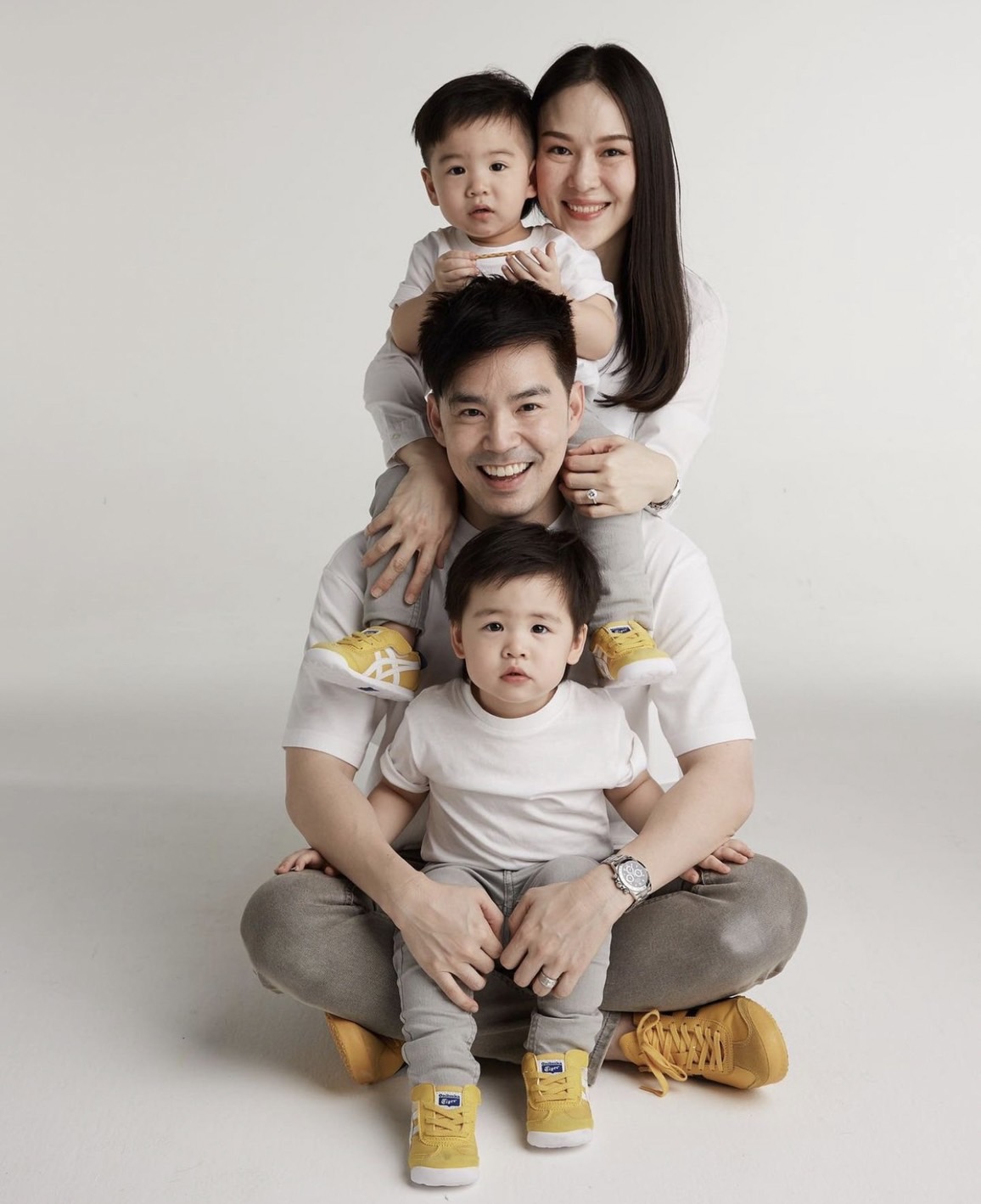 ว่าที่คุณพ่อลูก 4 ไปเลย บีม กวี แจ้งข่าวดี ออย ภรรยาตั้งครรภ์ลูกฝาแฝดอีกครั้ง ว่าที่คุณพ่อลูก 4 ไปเลย บีม กวี แจ้งข่าวดี ออย ภรรยาตั้งครรภ์ลูกฝาแฝดอีกครั้ง