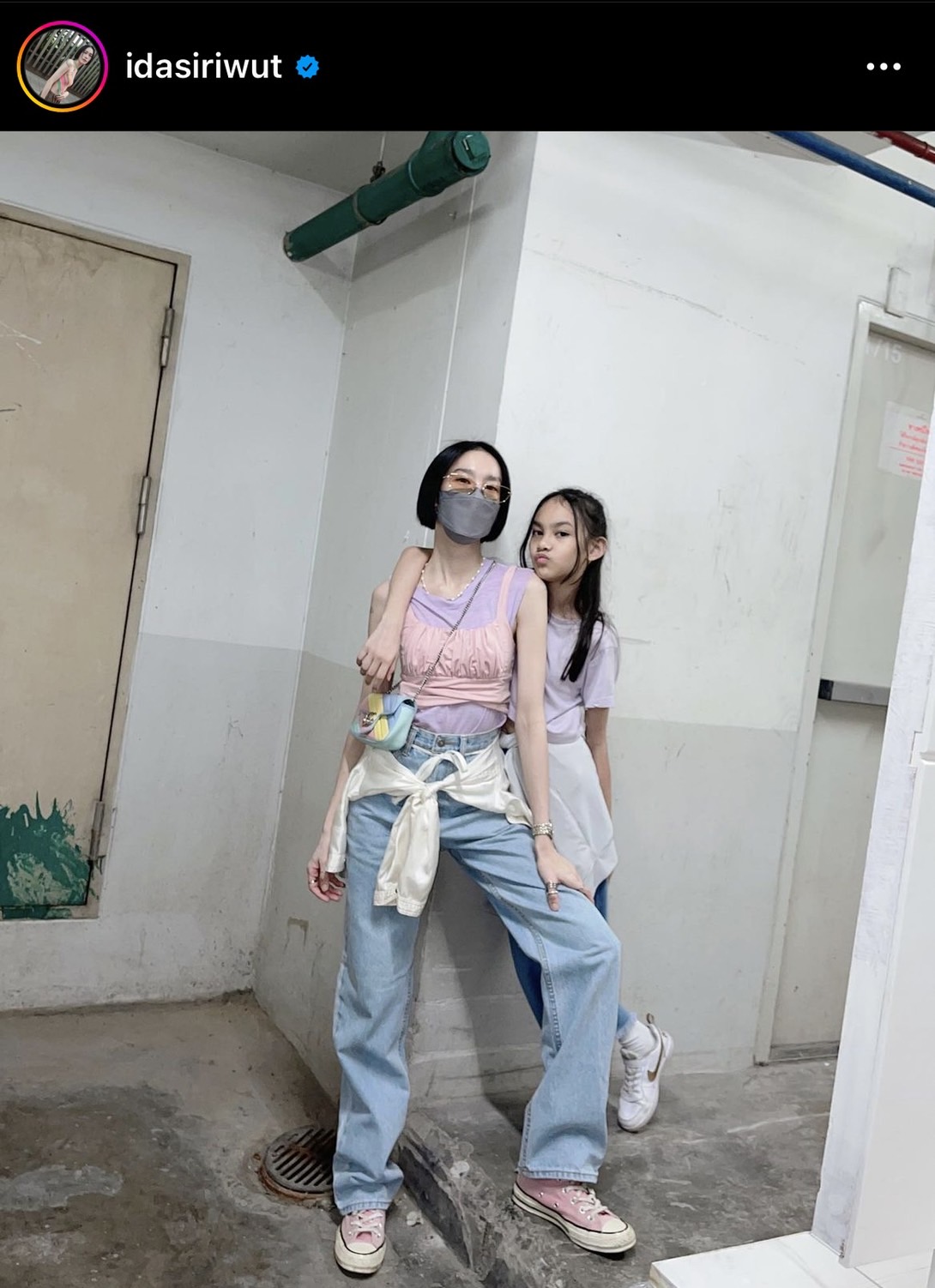 โมเมนต์ความสุข แอมมี่ the bottom blue ร่วมเฟรม ไอด้า ไอรดา หลังเชียร์ลูกสาวในงานกีฬาสีโรงเรียน